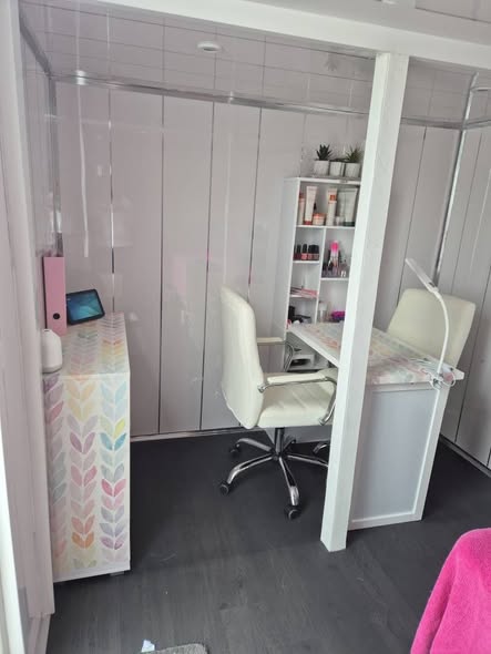 Boutique Nail Bar Station